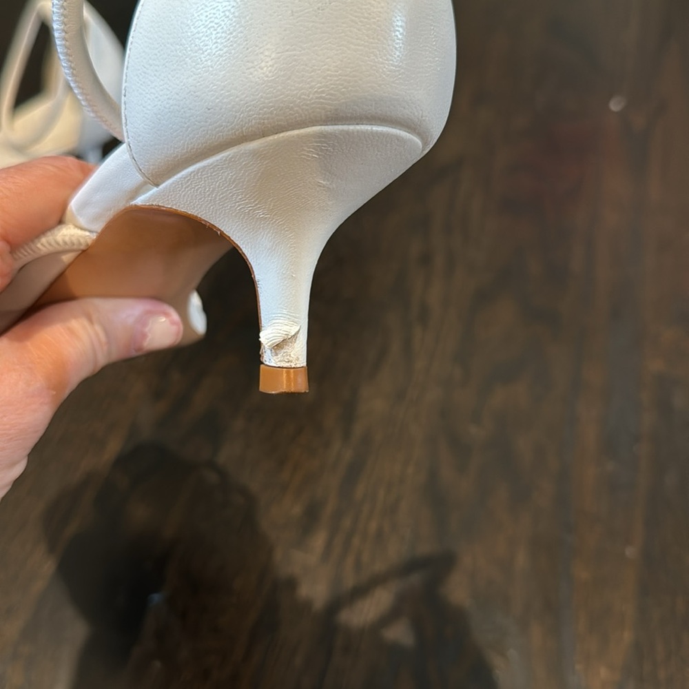 Shutz Galle sandal. White. Size 8B. - Picture 3 of 5